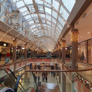 Billedet viser et af de flot julepyntede shopping centre i Kiel 