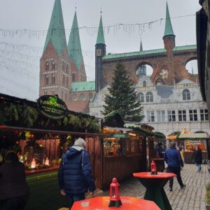 Billedet viser Birger og Kenneth på julemarkedet i Lübeck